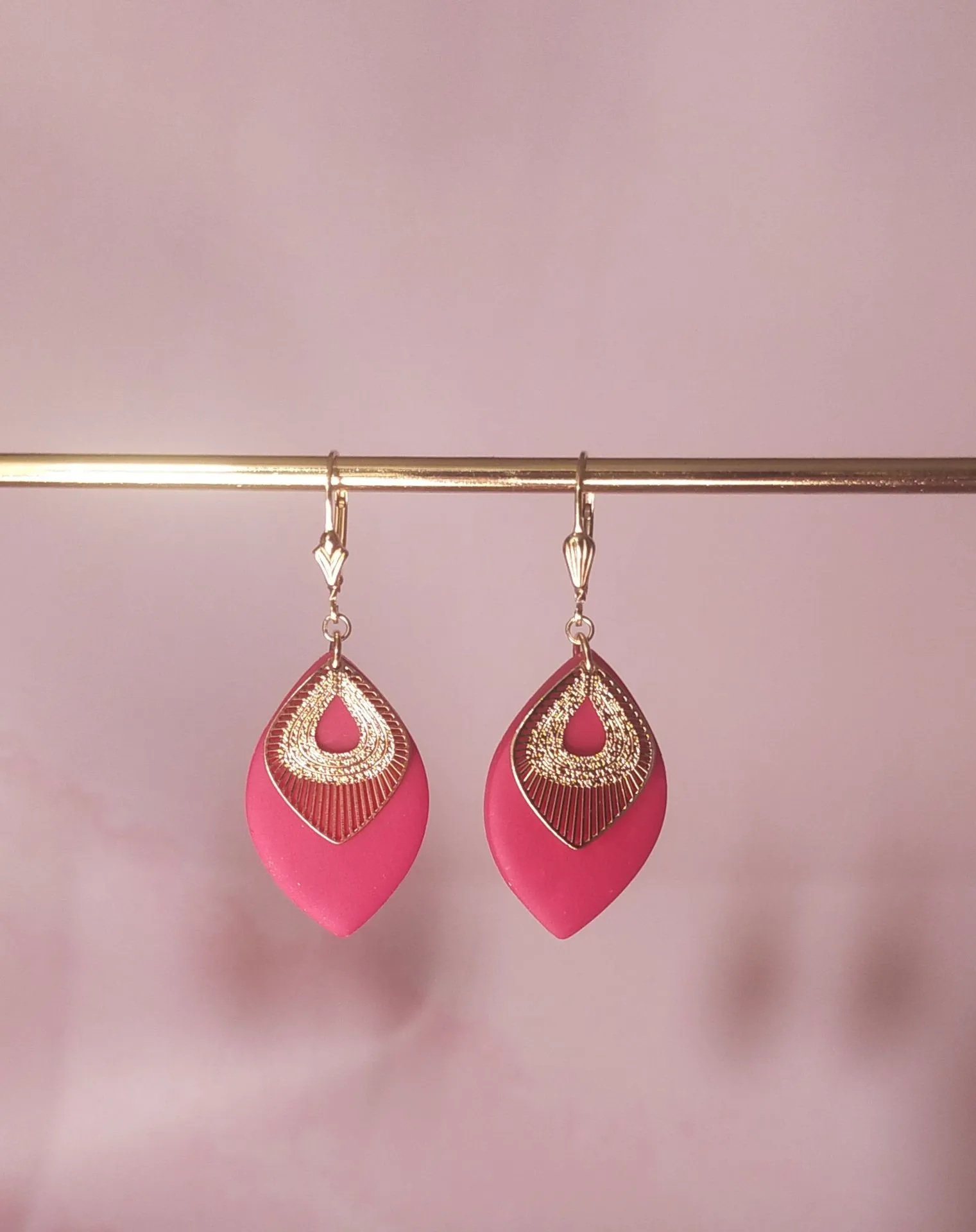 Boucles d'oreilles ISIS fushia